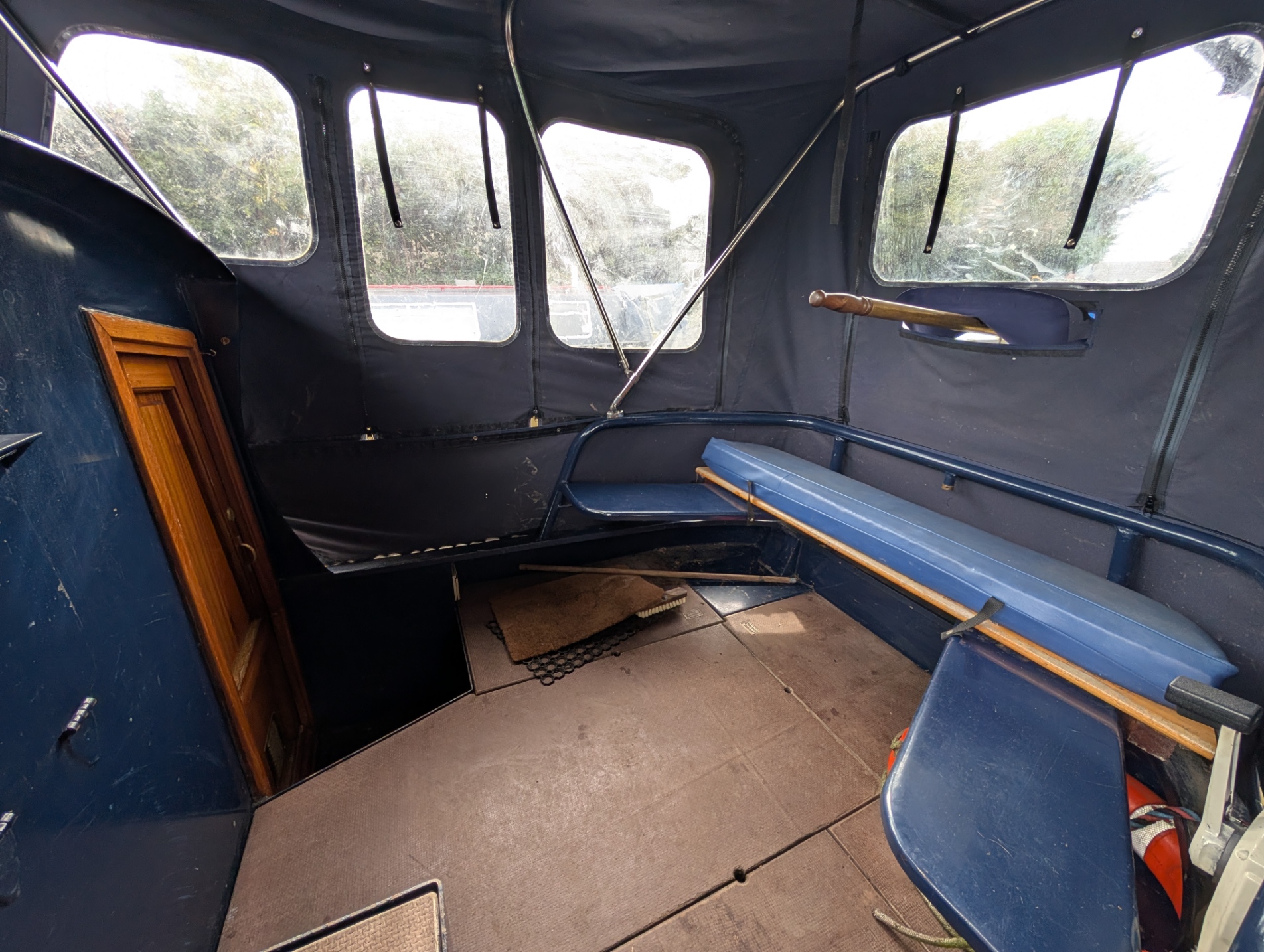 NB Naomhog - 45' Cruiser Stern Narrowboat For Sale 4