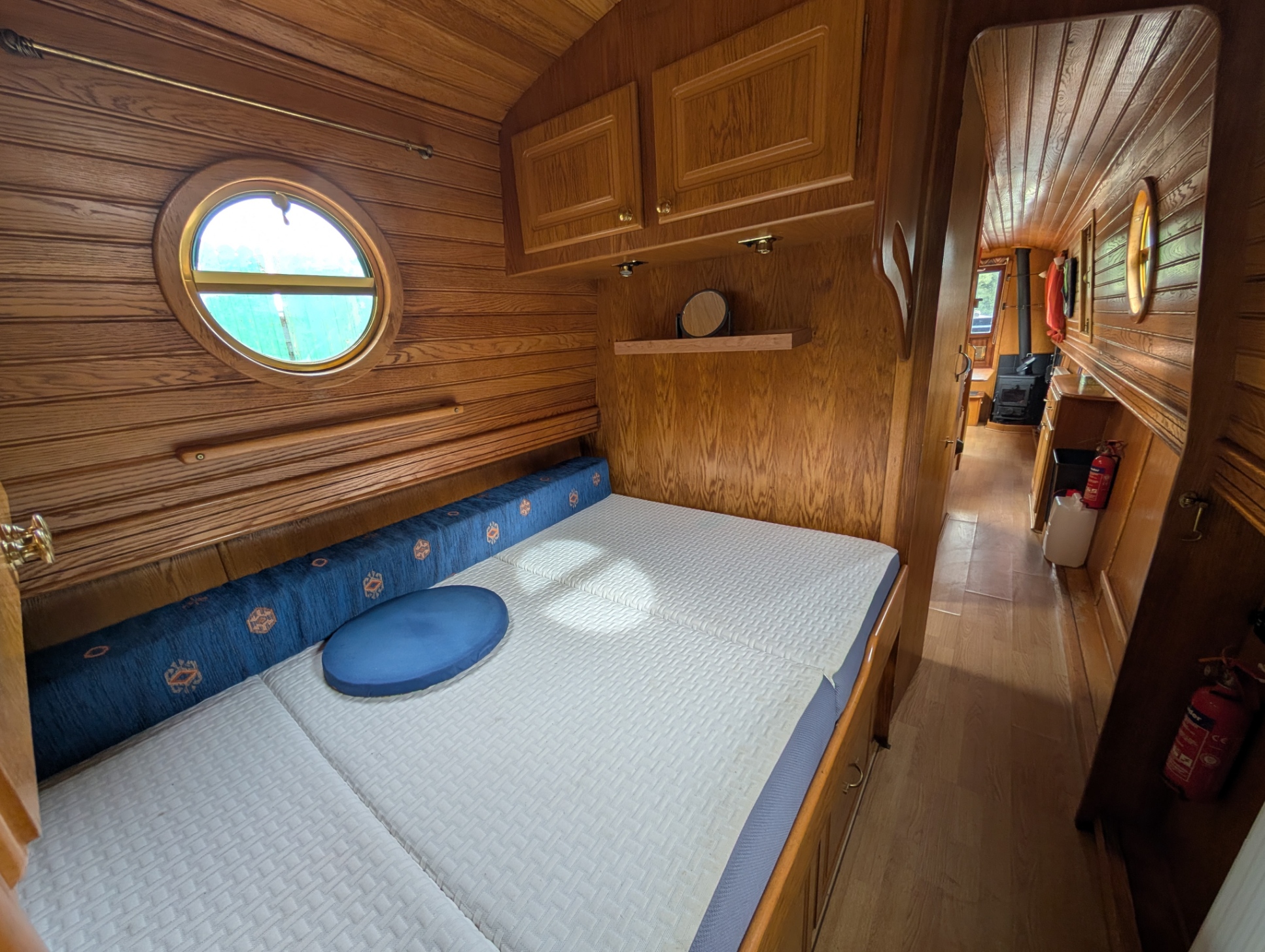 NB Naomhog - 45' Cruiser Stern Narrowboat For Sale 10