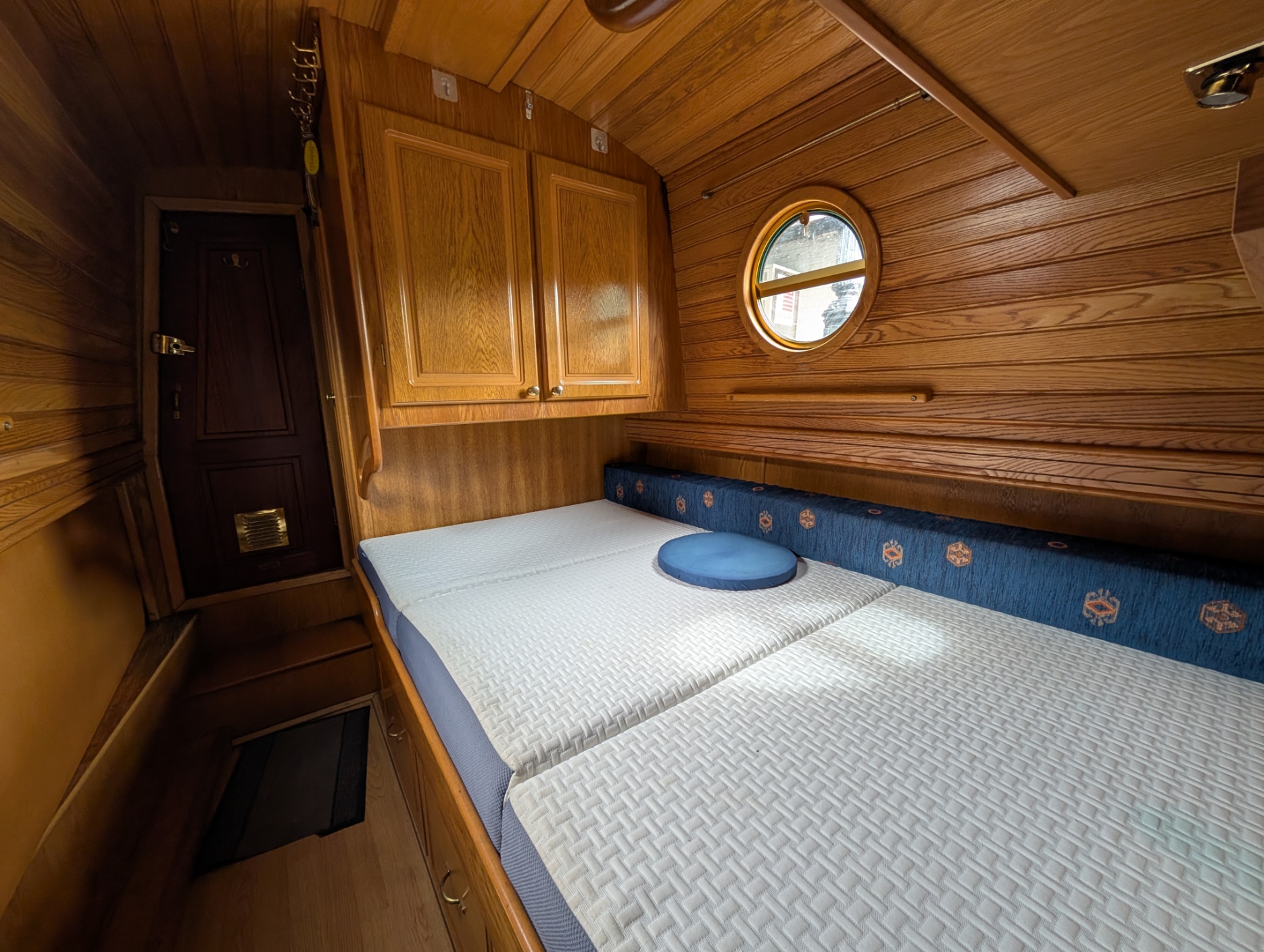 NB Naomhog - 45' Cruiser Stern Narrowboat For Sale 9